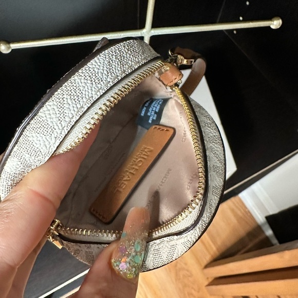 Michael Kors coin purse - Picture 3 of 4